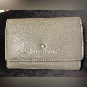 Kate Spade Gray Leather Wallet with Key Ring & ID Window 4.25” x 3.25”
